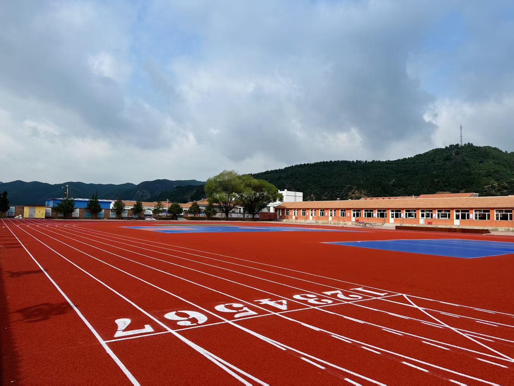 芜湖市自结纹塑胶跑道全塑型塑胶跑道 - 排名